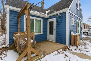 233 E Hawthorne Dr, Round Lake Beach, IL 60073 - Photo 3