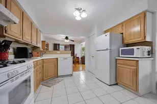 733 Clover Hill Ct, Elk Grove Village, IL 60007 - Photo 9