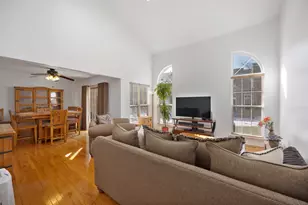 733 Clover Hill Ct, Elk Grove Village, IL 60007 - Photo 3