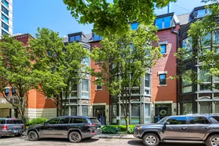 481 N Clinton St, Chicago, IL 60654 - Photo 1