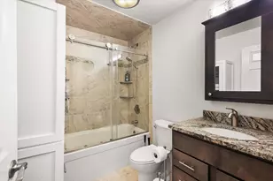 212 N Center St, Bloomington, IL 61701 - Photo 21