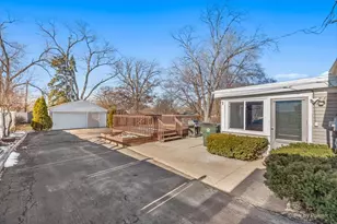 136 Walnut Ct, Mundelein, IL 60060 - Photo 23