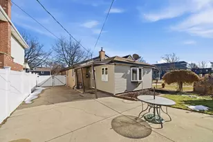 11326 S Troy St, Chicago, IL 60655 - Photo 17