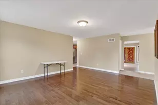 8306 E Crockett Rd, Roscoe, IL 61073 - Photo 13