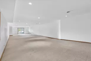 8306 E Crockett Rd, Roscoe, IL 61073 - Photo 29