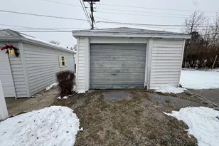 1811 N Raynor Ave, Crest Hill, IL 60403 - Photo 7