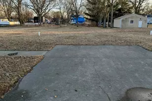 109 E Sheridan St, Watseka, IL 60970 - Photo 1