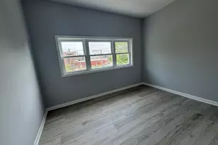 7847 S Bennett Ave, Chicago, IL 60649 - Photo 11