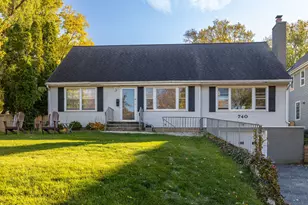 740 Prairie Ave, Naperville, IL 60540 - Photo 1