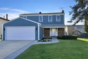 862 Omaha Ct, Carol Stream, IL 60188 - Photo 1