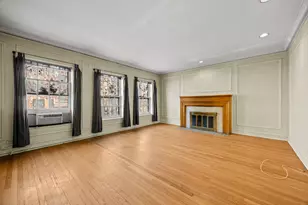 559 W Roscoe St, Chicago, IL 60657 - Photo 3