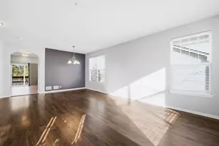 2140 Colchester Ave, Hoffman Estates, IL 60192 - Photo 9