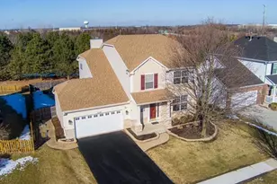 2140 Colchester Ave, Hoffman Estates, IL 60192 - Photo 3