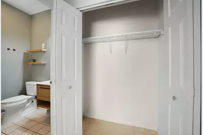 2140 Colchester Avenue, Hoffman Estates, IL 60192 - Photo 23