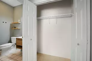 2140 Colchester Ave, Hoffman Estates, IL 60192 - Photo 23