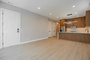 3738 S Calumet Ave, Chicago, IL 60653 - Photo 5