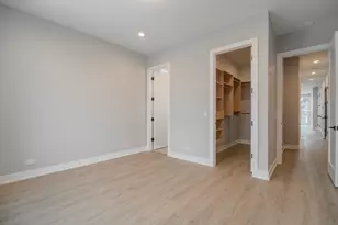 3738 S Calumet Ave, Chicago, IL 60653 - Photo 9