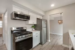 1283 Huntington Dr, Mundelein, IL 60060 - Photo 9