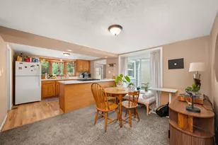 732 Park Ave, Sycamore, IL 60178 - Photo 7