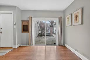 1414 N Bridgeport Dr, Mount Prospect, IL 60056 - Photo 7