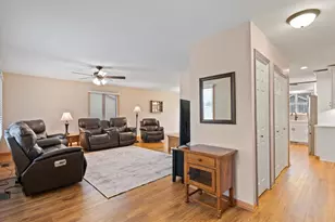 3125 Castlebury Pl, Galesburg, IL 61401 - Photo 7