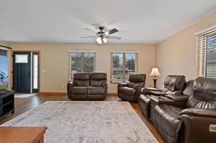 3125 Castlebury Pl, Galesburg, IL 61401 - Photo 11