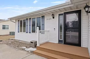 3125 Castlebury Pl, Galesburg, IL 61401 - Photo 5