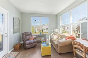 44 Pacific Ave, Hawthorn Woods, IL 60047 - Photo 9