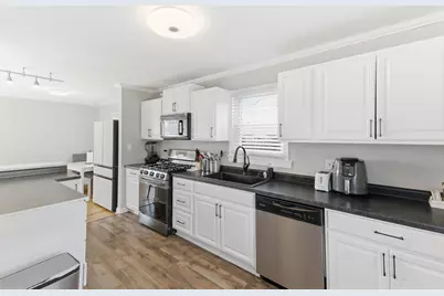 204 Woodlawn Drive, Mundelein, IL 60060 - Photo 9