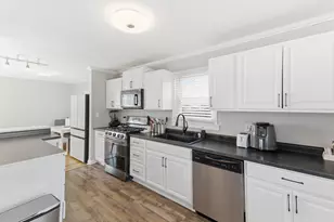 204 Woodlawn Dr, Mundelein, IL 60060 - Photo 9