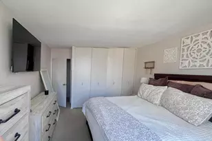 70 W Burton Pl, Chicago, IL 60610 - Photo 9