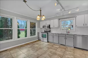 411 E Oak St, Lake in the Hills, IL 60156 - Photo 3