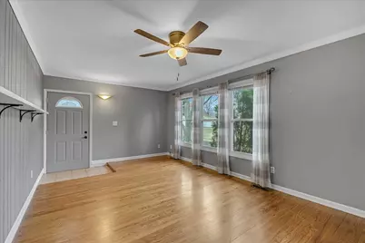 411 E Oak Street, Lake in the Hills, IL 60156 - Photo 5