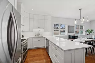 1043 W Newport Ave, Chicago, IL 60657 - Photo 7