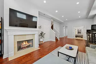 1043 W Newport Ave, Chicago, IL 60657 - Photo 17