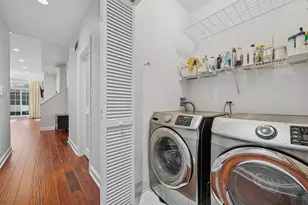 1043 W Newport Ave, Chicago, IL 60657 - Photo 23