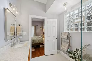 1043 W Newport Ave, Chicago, IL 60657 - Photo 13