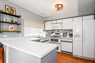 2092 Muirfield Cir, Elgin, IL 60123 - Photo 9