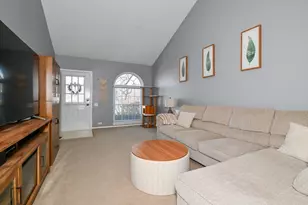 2092 Muirfield Cir, Elgin, IL 60123 - Photo 3