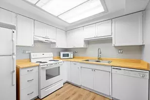 650 Whitney Ct, Gurnee, IL 60031 - Photo 5