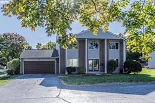 380 Ventura Club Dr, Roselle, IL 60172 - Photo 1