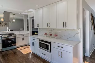 380 Ventura Club Dr, Roselle, IL 60172 - Photo 9