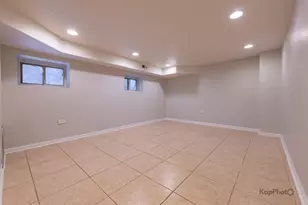 2041 W Jarvis Ave, Chicago, IL 60645 - Photo 21