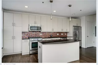 150 W Superior Street #1105, Chicago, IL 60654 - Photo 11
