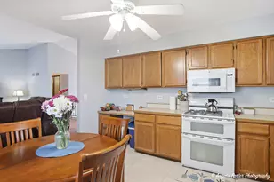 136 Edgewater Dr, Crystal Lake, IL 60014 - Photo 13