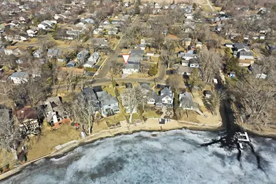 136 Edgewater Drive, Crystal Lake, IL 60014 - Photo 5