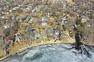 136 Edgewater Dr, Crystal Lake, IL 60014 - Photo 5