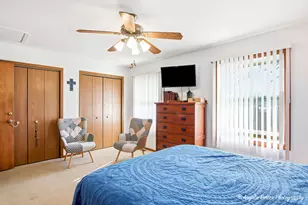 136 Edgewater Dr, Crystal Lake, IL 60014 - Photo 17