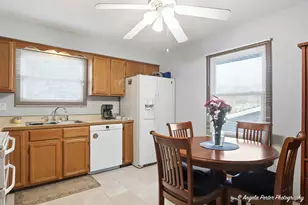 136 Edgewater Dr, Crystal Lake, IL 60014 - Photo 11