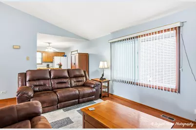 136 Edgewater Drive, Crystal Lake, IL 60014 - Photo 9